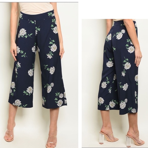☕️Beautiful Navy Floral Pant - Picture 2 of 2